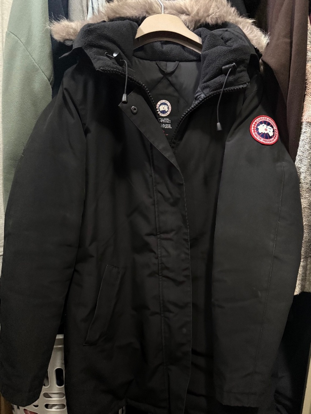 Canada Goose Victoria Parka – Slim Fit, Mid-Thigh Winter Coat